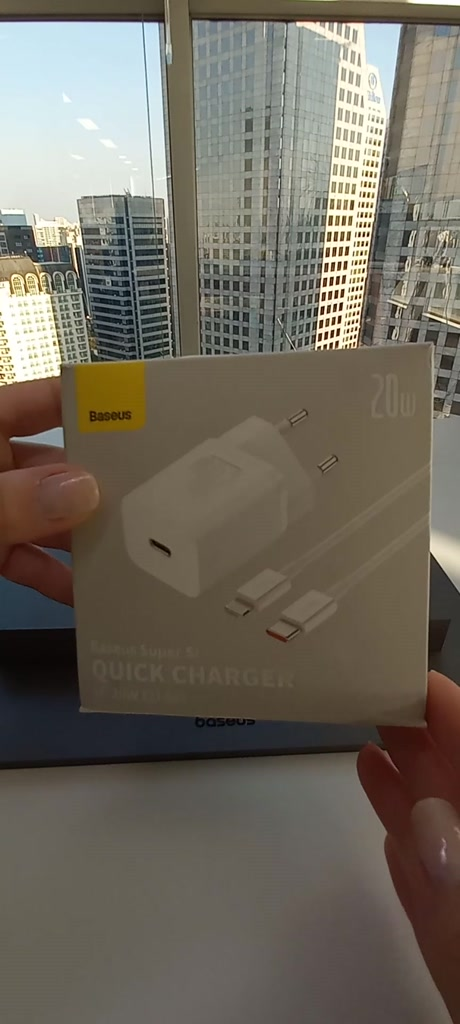 Kit Baseus de Carregador De Parede Turbo 20w Tipo-c + Cabo iPhone